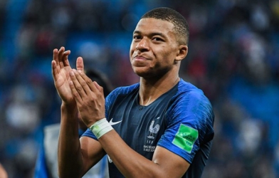 Rio Ferdinand: 'Đối mặt với Mbappe thì chỉ còn biết cầu nguyện'