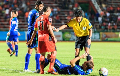 NÓNG: Truy tố 15 cầu thủ vì bán độ ở Thai League