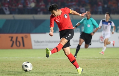 Son Heung-min thi đấu như... siêu nhân