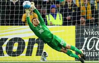 Trước AFF Cup, Thái Lan tri ân thủ môn từng là bại tướng của Việt Nam