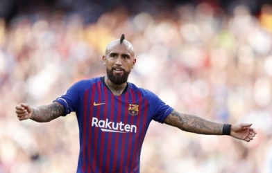 Đánh người, sao Barcelona bị phạt nặng