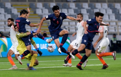 Thảm bại trước Ấn Độ, CĐV Thái Lan đòi sa thải HLV