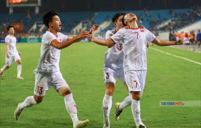 VIDEO: Cảm  xúc vỡ òa sau bàn thắng quý như vàng của Triệu Việt Hưng