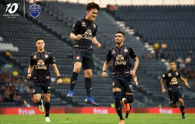 VIDEO: CĐV Thái Lan tái hiện siêu phẩm của Xuân Trường trong... game