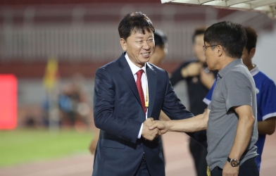 HLV Chung Hae-seong đáp trả nhận định 'không thể vô địch' của bầu Đức