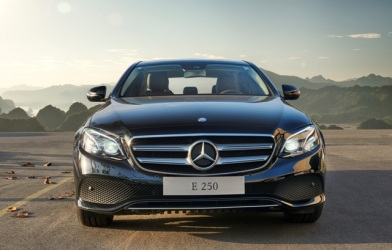 “Hậu quả” khi tin vào tính năng tự động lùi chuồng của Mercedes E-class