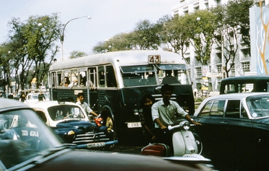Giao thông Sài Gòn năm 1965 từ bộ ảnh của đạo diễn người Mỹ 