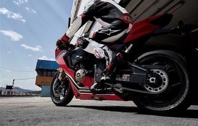 Honda CBR1000RR FireBlade 2018 và Honda CBR1000RR FireBlade SP 2018 – Cặp đôi hoàn hảo