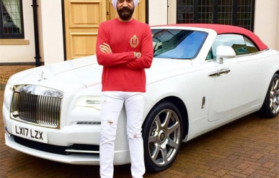 'Chất chơi' của tỷ phú Ấn Độ: Mua 7 chiếc Rolls-Royce trùng màu với khăn đội đầu