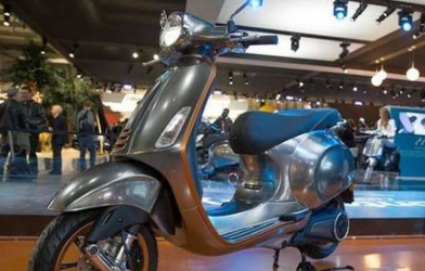 Piaggio sẽ bán mẫu xe máy điện mới Vespa Elettrica kể từ tháng 10