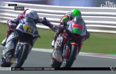 Tay đua MotoGP bị sa thải vì chơi xấu, gây nguy hiểm cho đối thủ