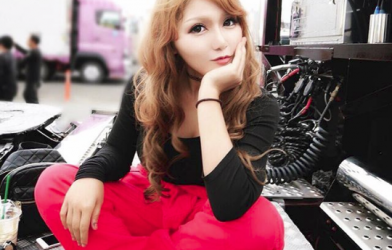 Chiêm ngưỡng nhan sắc nữ tài xế xe tải xinh đẹp nhất Nhật Bản