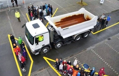 4 điểm mù 'chết người' của xe tải mà bạn nên tránh xa