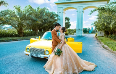 Mùa Valentine, các cặp đôi chụp ảnh cưới bên xế cổ Mazda 1200