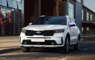 Giá xe Kia Sorento giảm sốc, đại lý ưu đãi tới 100 triệu tiền mặt