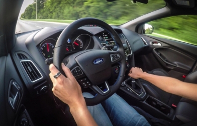 5 thói quen tai hại của tài xế khiến ô tô 'ăn xăng' vô tội vạ