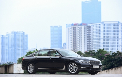 Xe BMW giảm giá gần 800 triệu đồng để xả hàng tồn kho