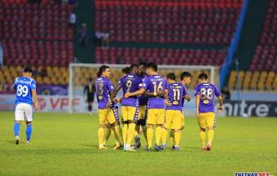 VIDEO: Bàn thắng đẳng cấp của đội trưởng Văn Quyết