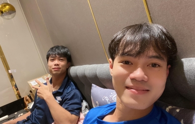 Văn Toàn đăng 'ảnh giường chiếu' chia tay Công Phượng lấy vợ