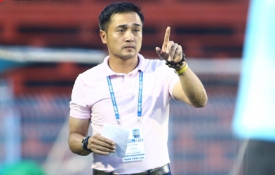 HLV Đức Thắng dành lời khen đặc biệt cho Kiatisak và học trò