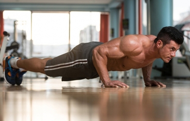 10 bài tập gym toàn thân đơn giản không cần dụng cụ cho nam giới