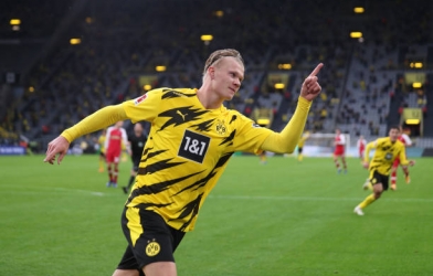 Haaland rực sáng, Dortmund thắng hủy diệt Freiburg