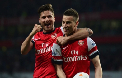 'Người thừa Arsenal' xô đổ kỷ lục của huyền thoại giành 3 bóng vàng