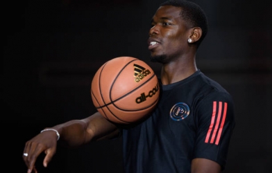 VIDEO: Pogba và Lukaku thể hiện kỹ năng bóng rổ như dân chuyên