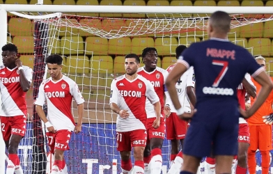 Mbappe tỏa sáng, PSG vẫn nhận trái đắng trước Monaco