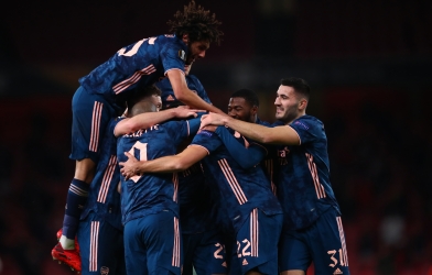 Arsenal 'hủy diệt' đối thủ trong cơn mưa bàn thắng