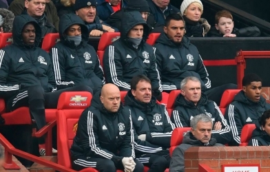 MU chào bán ngôi sao hàng thủ với giá rẻ gấp 45 lần Pogba