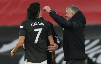 HLV Solskjaer lên tiếng sau khi Cavani may mắn thoát thẻ đỏ