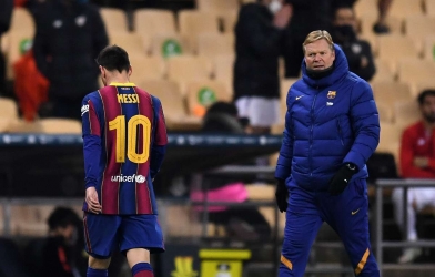 HLV Koeman phá vỡ im lặng về pha bóng tội đồ của Messi