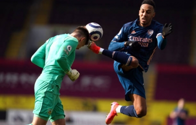 Arsenal đánh rơi chiến thắng với sai lầm tai hại của Xhaka
