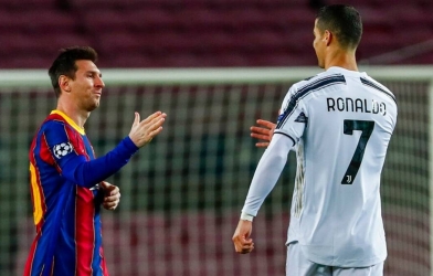 Ronaldo gạch tên bản thân, chỉ ra cầu thủ xuất sắc nhất lịch sử