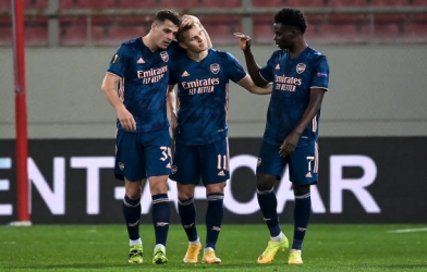 Odegaard tái hiện siêu phẩm Messi, Arsenal mở tiệc