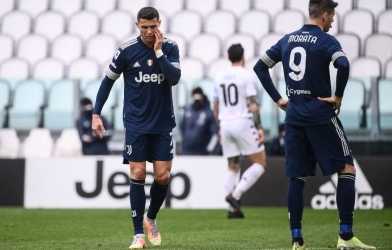 Ronaldo im tiếng, Juventus nhận thất bại cay đắng trên sân nhà