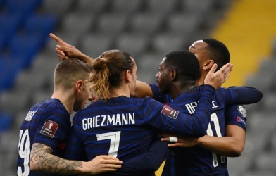 Pháp dễ dàng đánh bại Kazakhstan với thế trận áp đảo