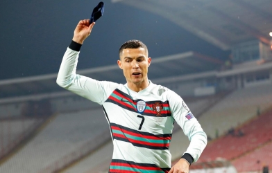 Băng thủ quân của Ronaldo được định giá bất ngờ, giúp cứu người Serbia