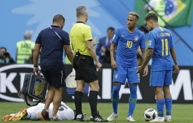 Neymar văng tục trước mặt trọng tài
