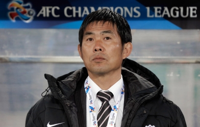 Xem Việt Nam đá, HLV Nhật Bản trầm trồ: 'Họ mạnh đấy!'