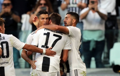 Ronaldo hóa 'chân kiến tạo', Juventus đả bại Napoli đầy kịch tính