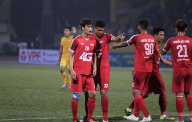 Tiến Dũng tỏa sáng, Viettel thắng kịch tính trước Nam Định