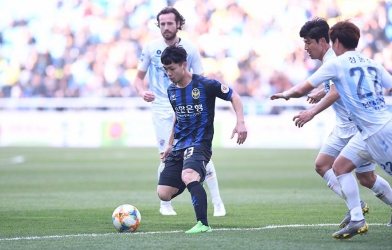 Tân HLV Incheon chỉ ra điểm yếu lớn của Công Phượng