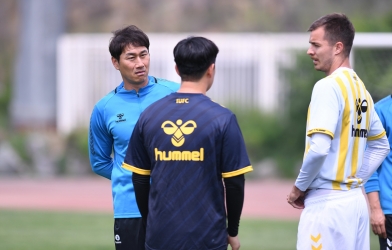 HLV Incheon ra tối hậu thư với Công Phượng và đồng đội