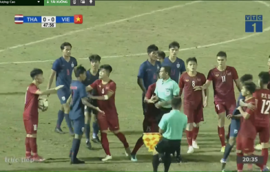 VIDEO: Cầu thủ Thái Lan gây hấn suýt dẫn đến ẩu đả với Việt Nam