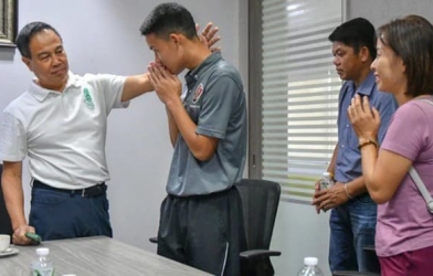 Cầu thủ Thái Lan đánh nhau dẫn bố mẹ lên xin lỗi Liên đoàn