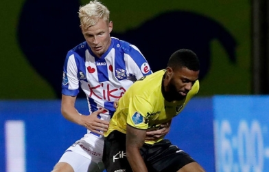 Văn Hậu chưa có cơ hội vì đối thủ thi đấu quá xuất sắc