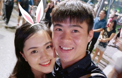 Bạn gái Duy Mạnh mua 'xế hộp tiền tỷ' Mercedes ở tuổi 23