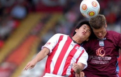 Đội bóng cũ của Công Vinh nhận án cấm thi đấu vì bán độ